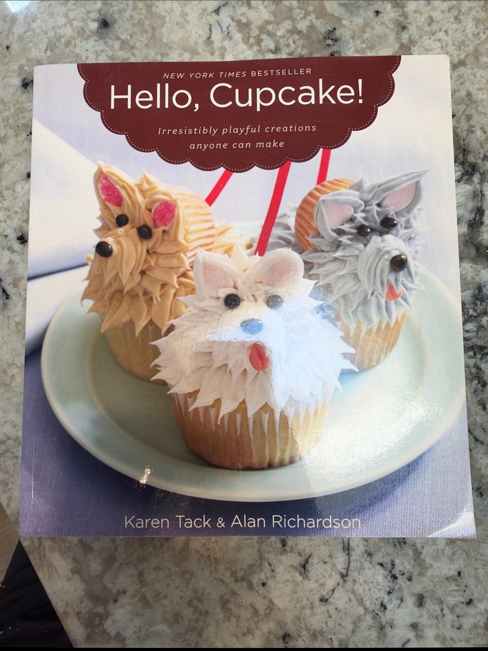 Hello, Cupcake! Decorative Cupcake Book – White, Tan, Gray